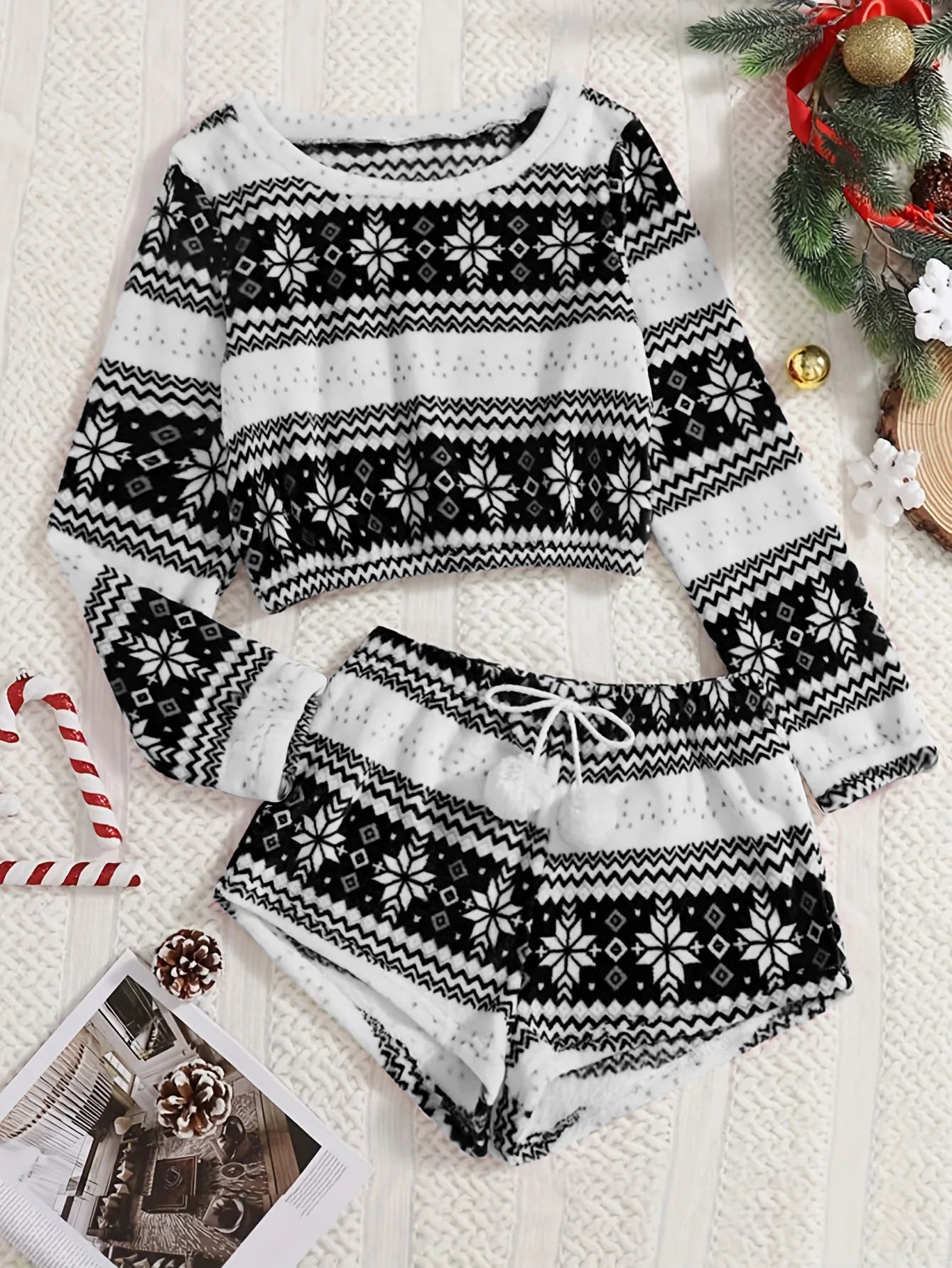 Cozy Christmas Coral Fleece Lounge Set – Long Sleeve Top & Shorts